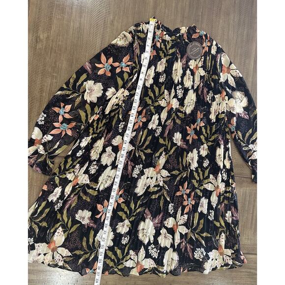 NWT Six Feathers Boutique Illa Illa Black Floral Pleated Swing Dress Size Small - Picture 12 of 12